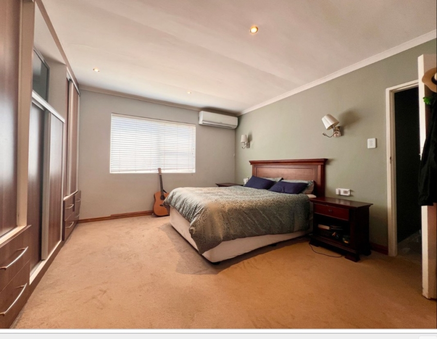 4 Bedroom Property for Sale in Myburgh Park Western Cape